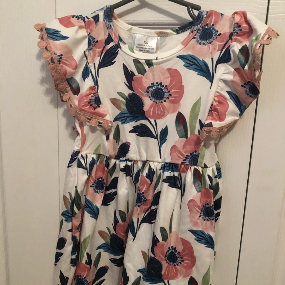 NEW WITHOUT TAGS. Girls flutter sleeve dress